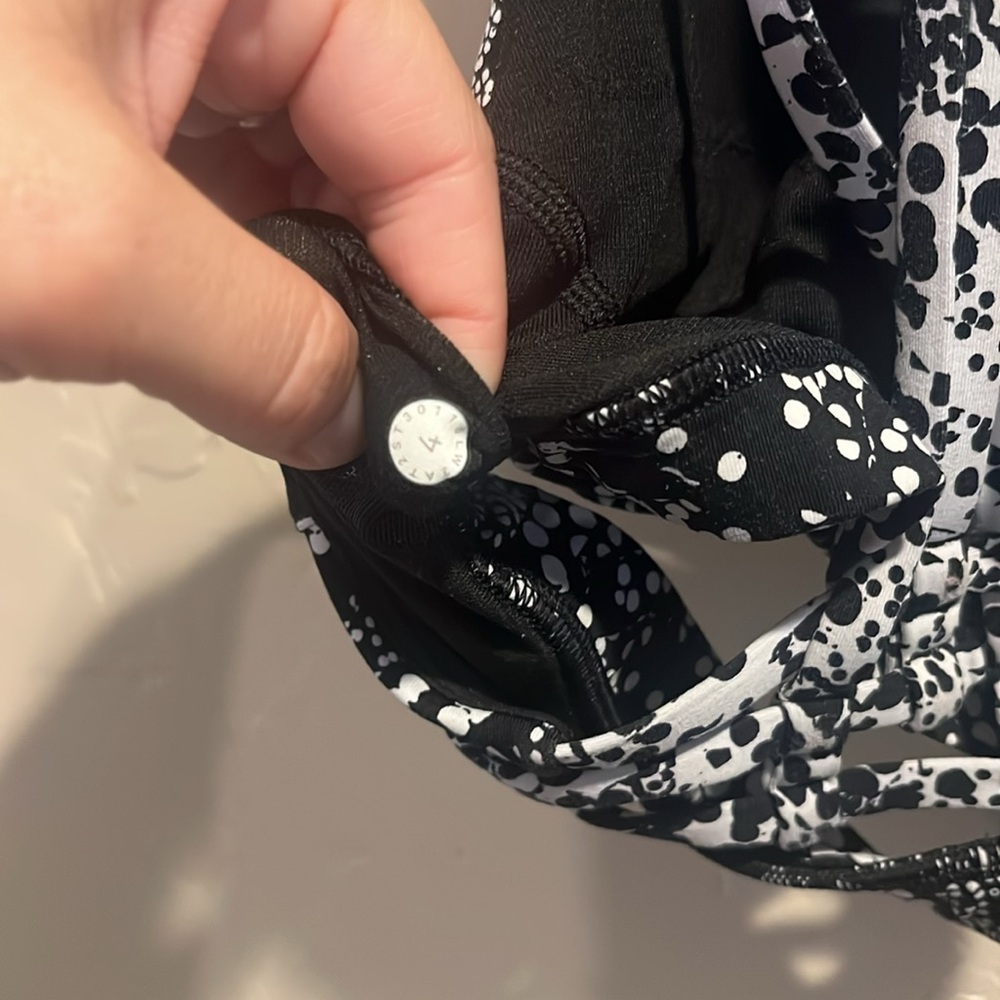 Lululemon Slide With Me Bra Chirasu Black / Chirakasu Alpine White - Picture 8 of 8